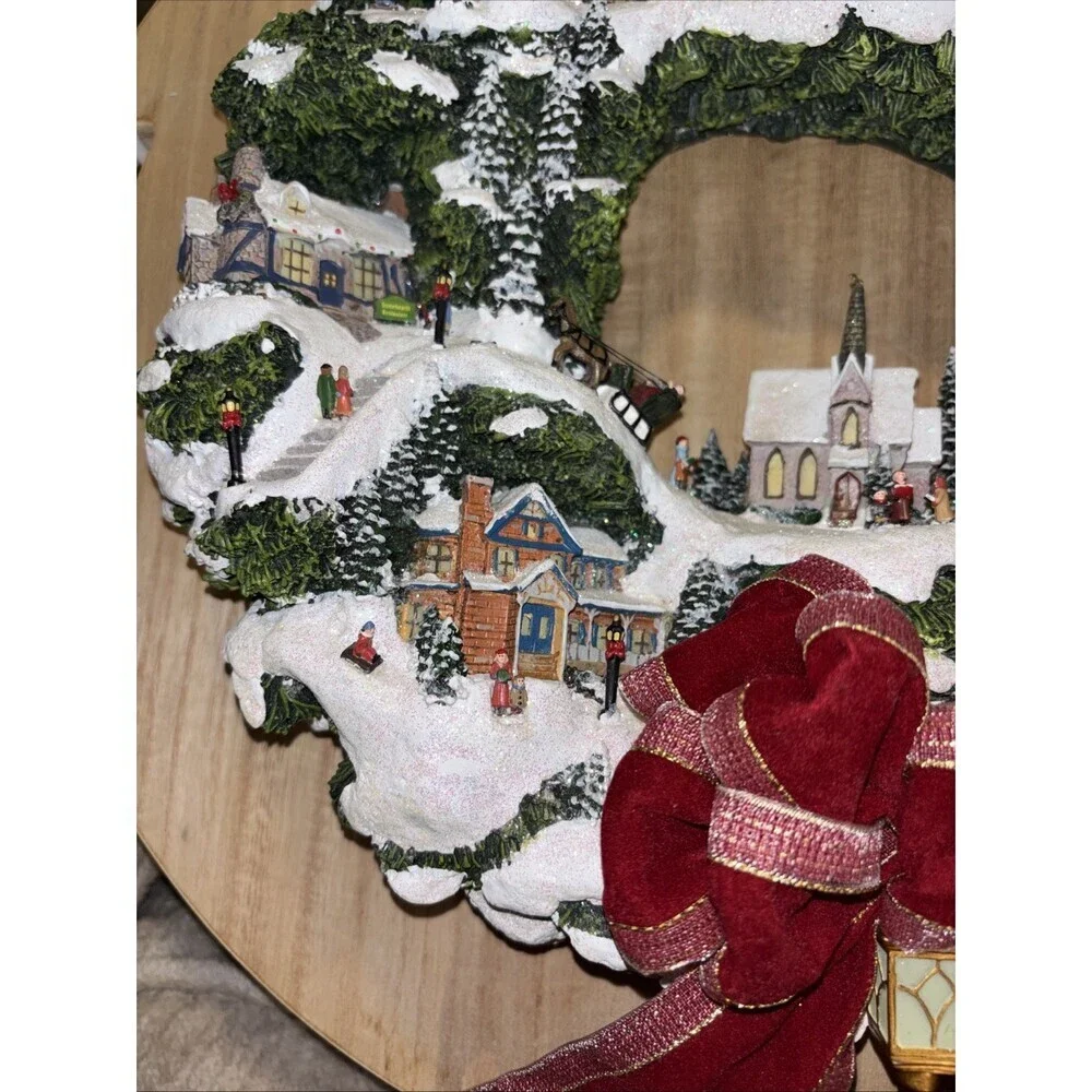 HAWTHORNE VILLAGE Thomas Kinkade Village Christmas Illuminated Wreath 2005